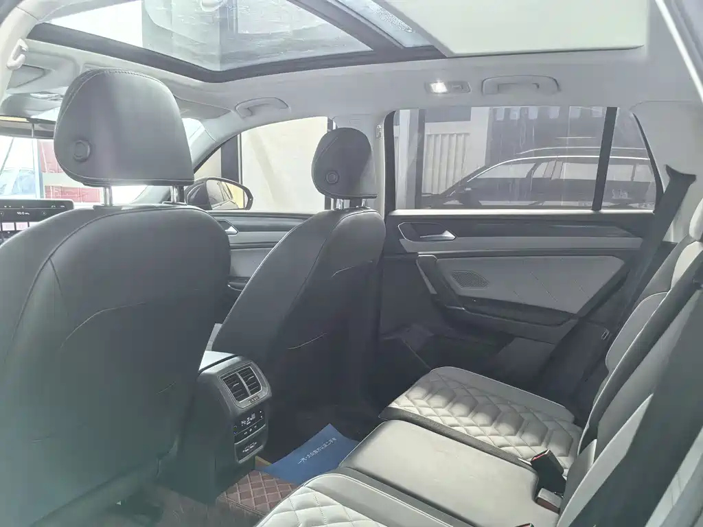 VOLKSWAGEN TAYRON 2023