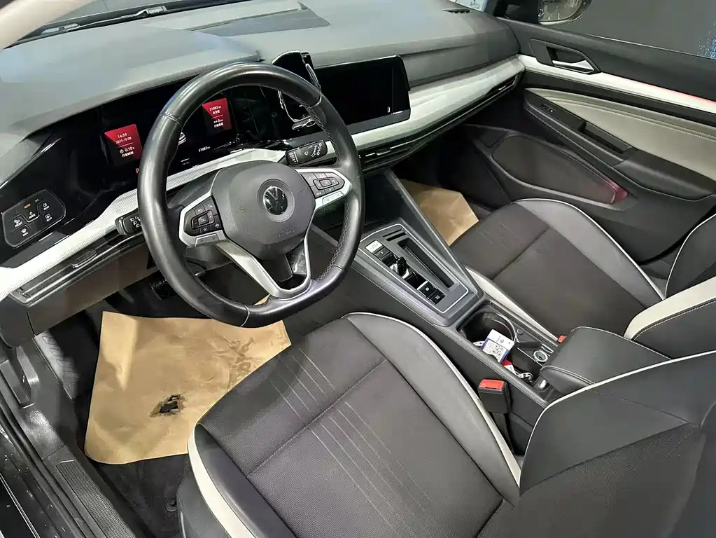 VOLKSWAGEN GOLF 2022
