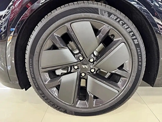 LI AUTO L8  2025 YEAR MAX INTELLIGENT  EDITION 2025