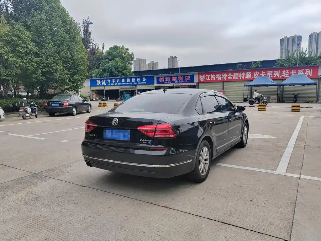 VOLKSWAGEN PASSAT 2017