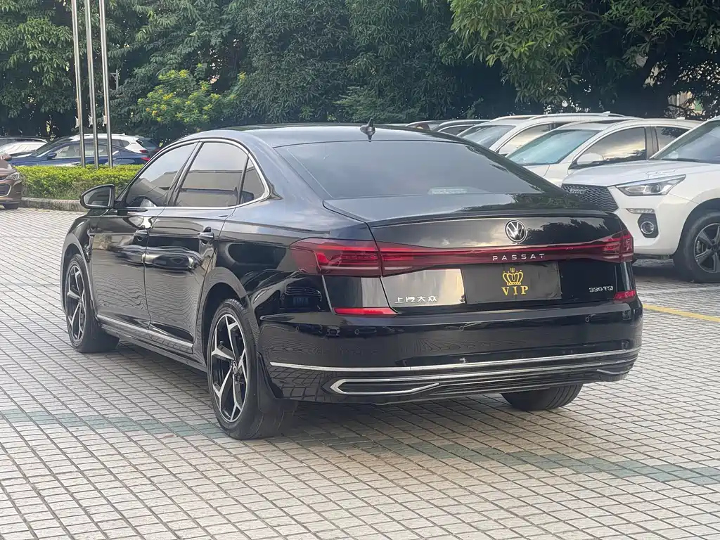 VOLKSWAGEN PASSAT 2023
