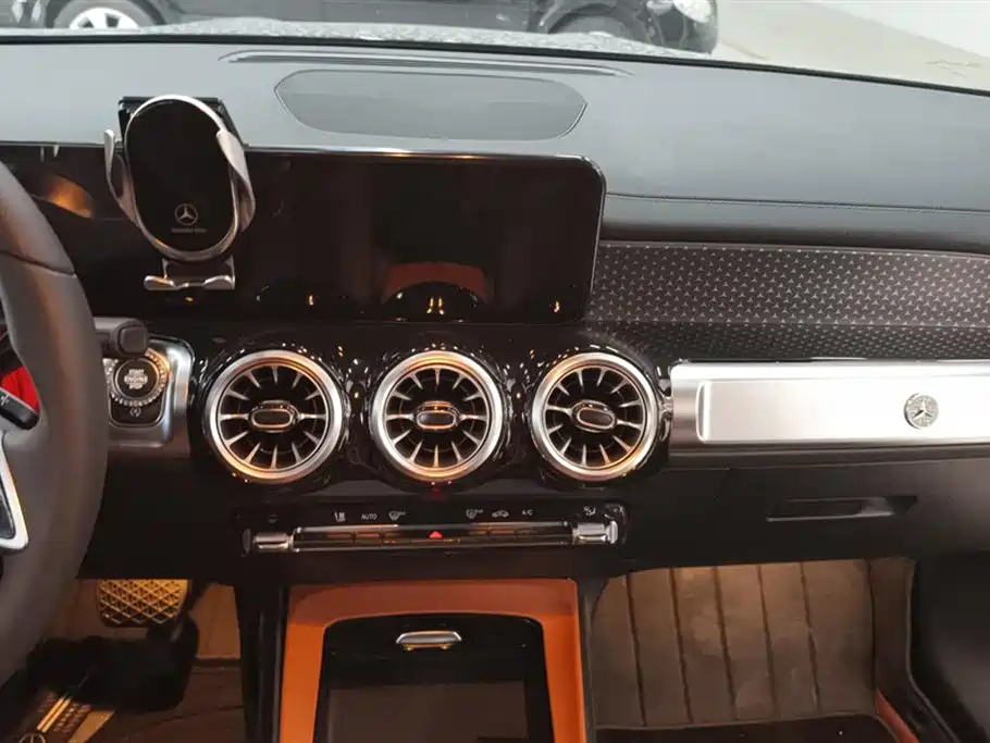 MERCEDES BENZ GLB 2025