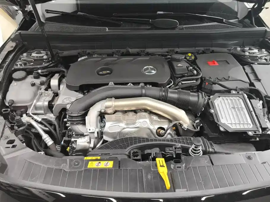 MERCEDES BENZ GLB 2025