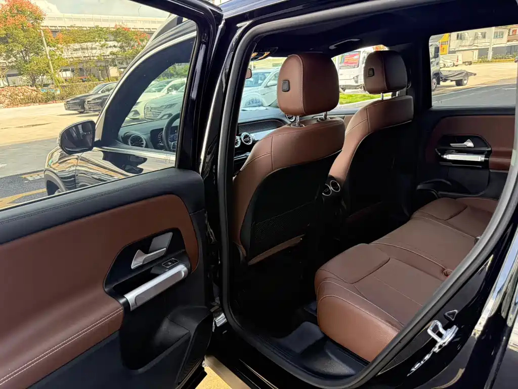 MERCEDES BENZ GLB 2024