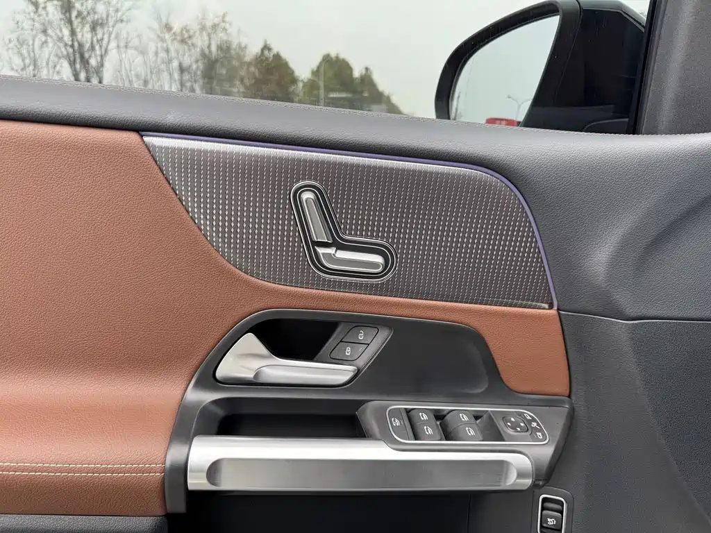 MERCEDES BENZ GLB 2023