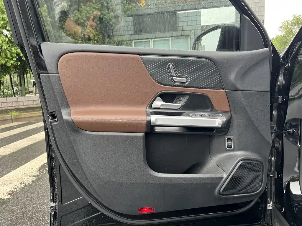 MERCEDES BENZ GLB 2024