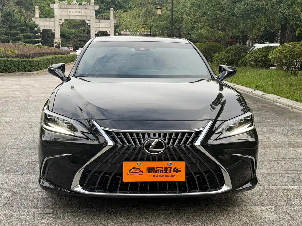 LEXUS ES 2024