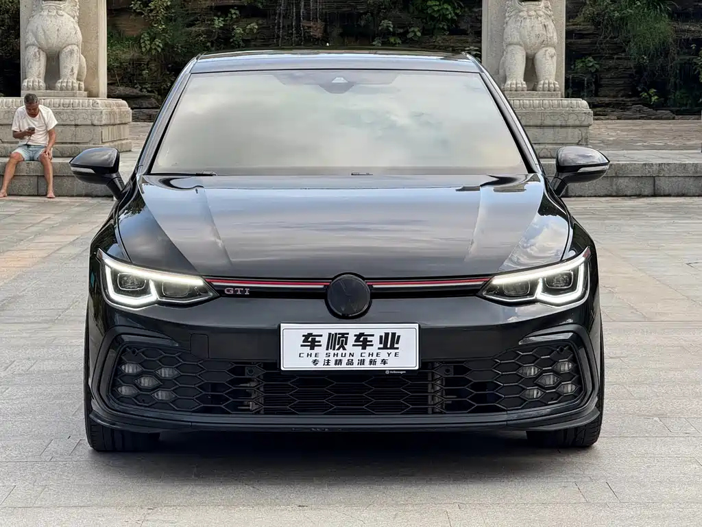 VOLKSWAGEN GOLF GTI 2023