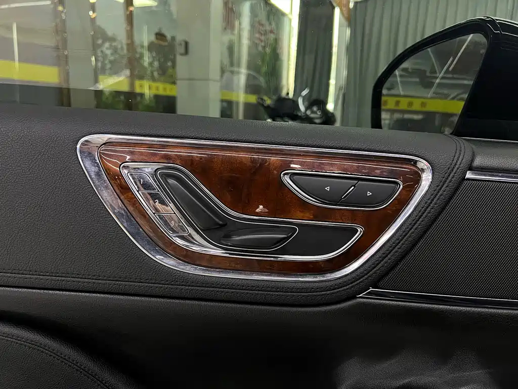 LINCOLN CONTINENTAL 2019