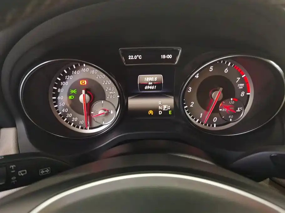 MERCEDES BENZ GLA 2015