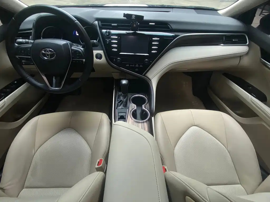 TOYOTA CAMRY 2018