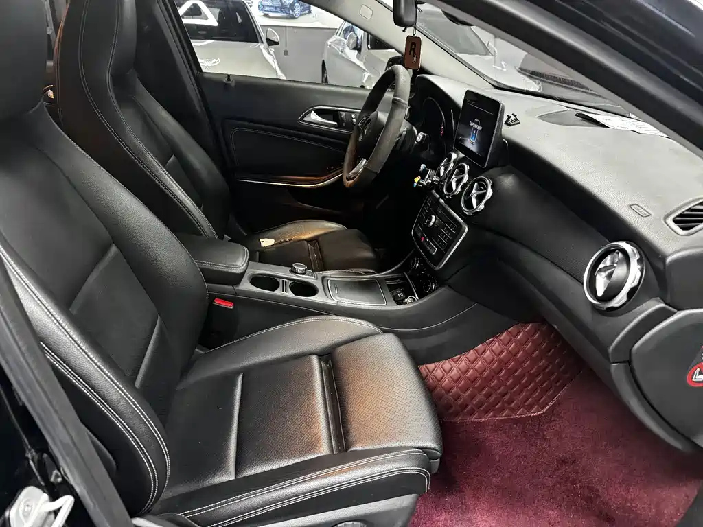 MERCEDES BENZ GLA 2017