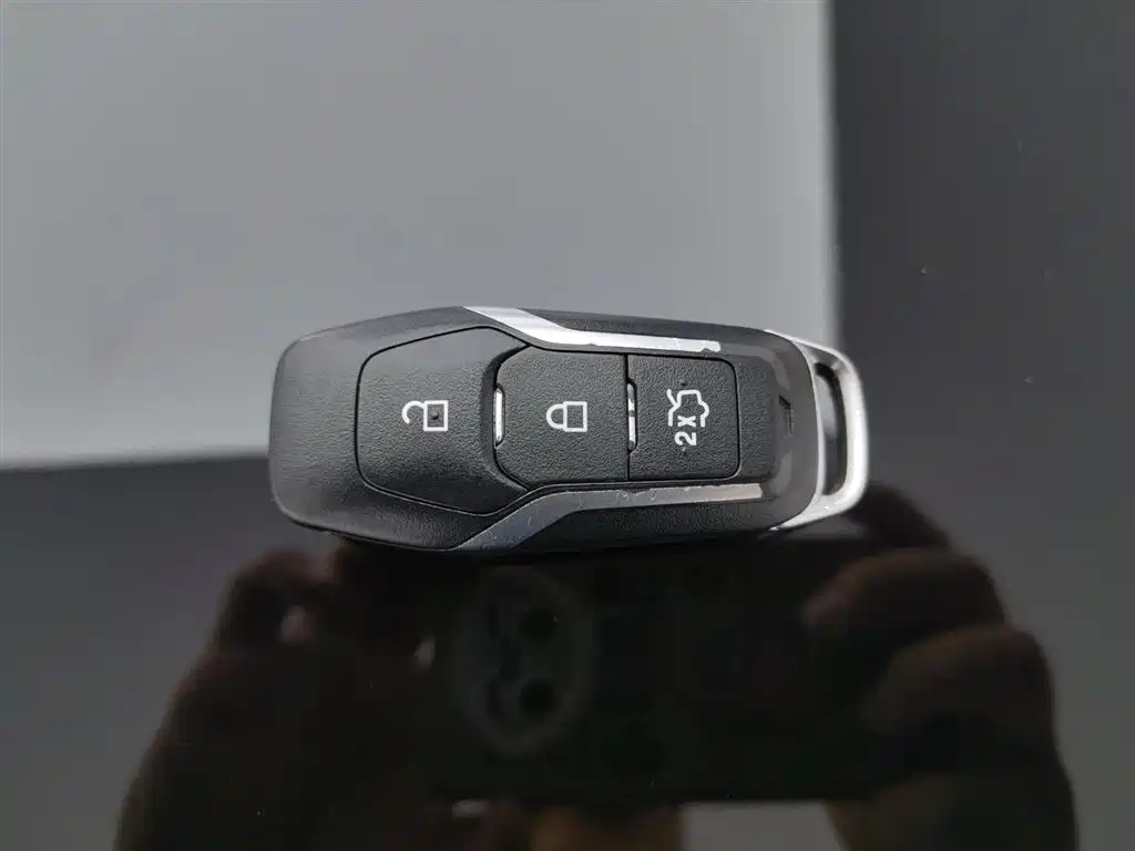 FORD TAURUS 2019
