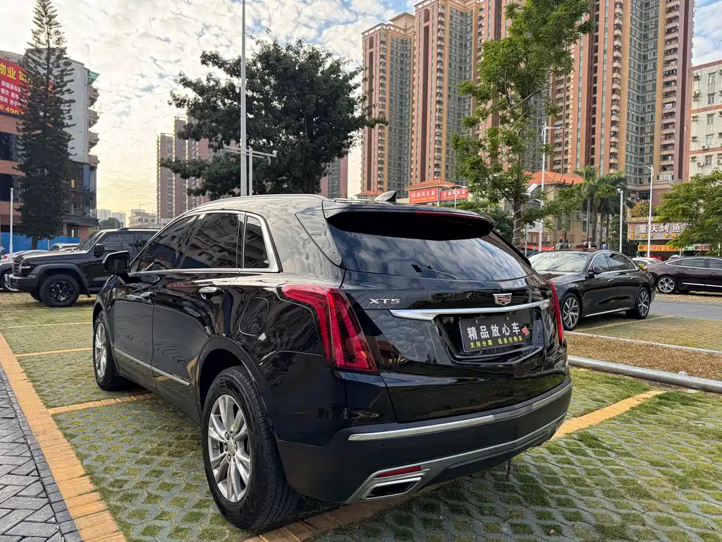 CADILLAC XT5 2021