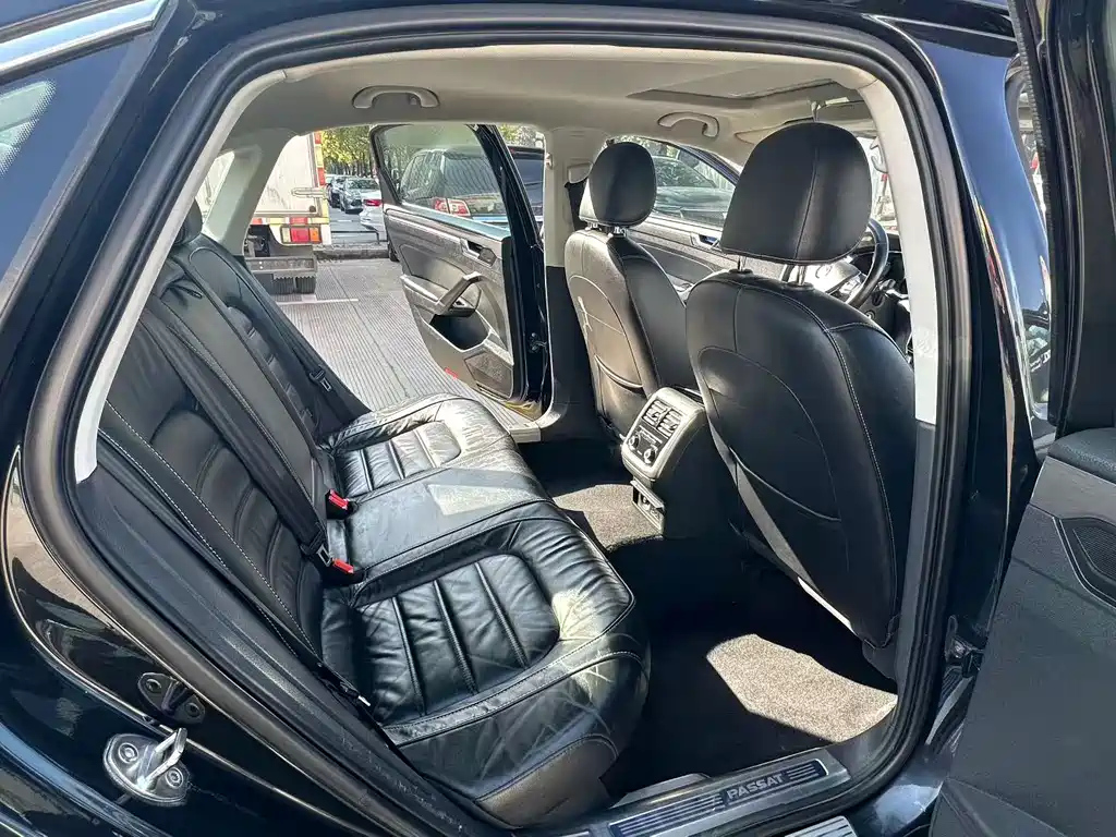 VOLKSWAGEN PASSAT 2016