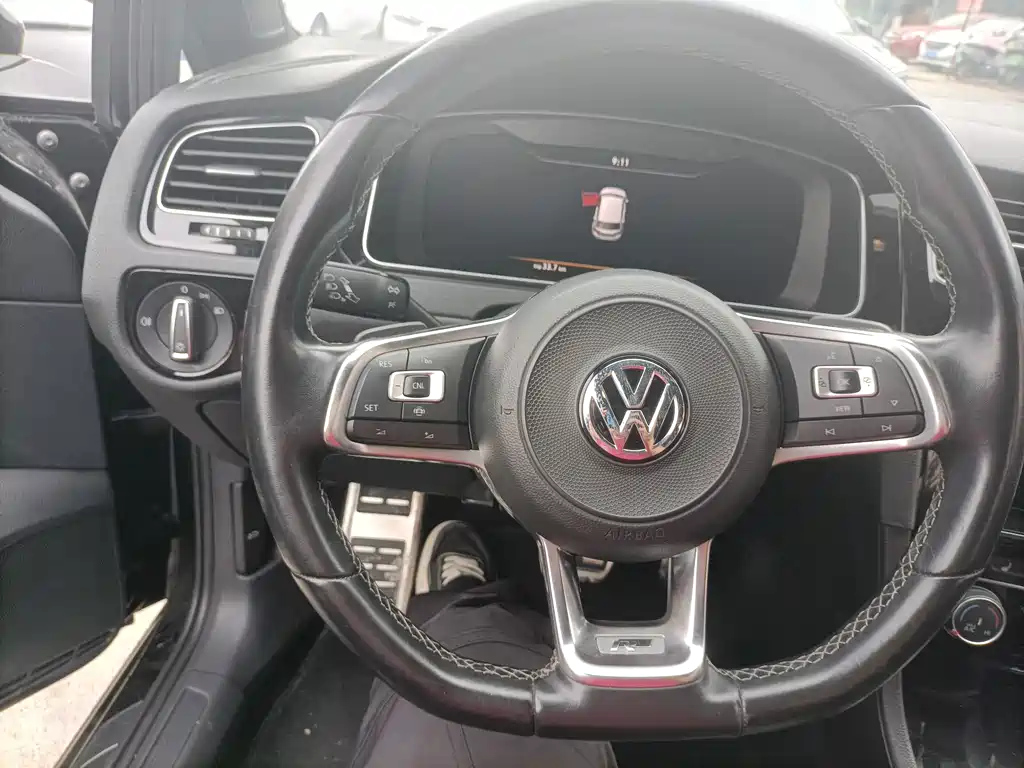VOLKSWAGEN GOLF 2020
