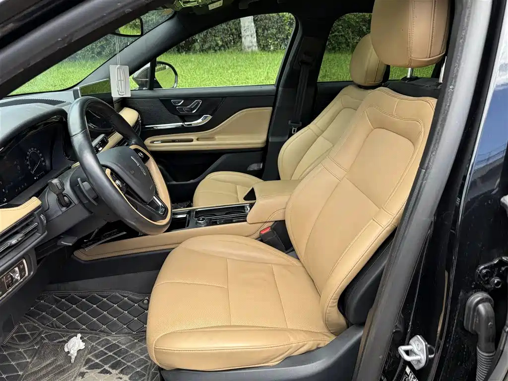 LINCOLN ADVENTURER 2020