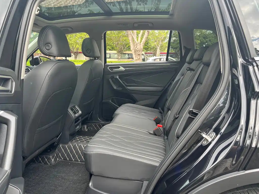 VOLKSWAGEN TIGUAN L 2021