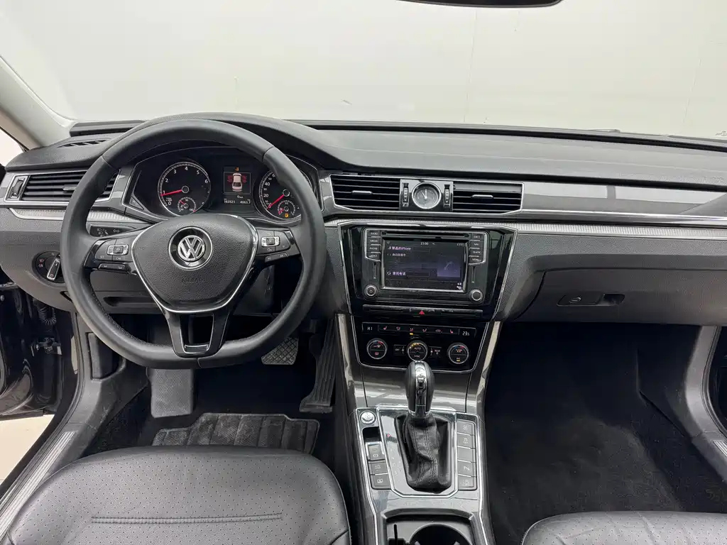 VOLKSWAGEN PASSAT 2017