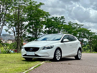 volvo v40
