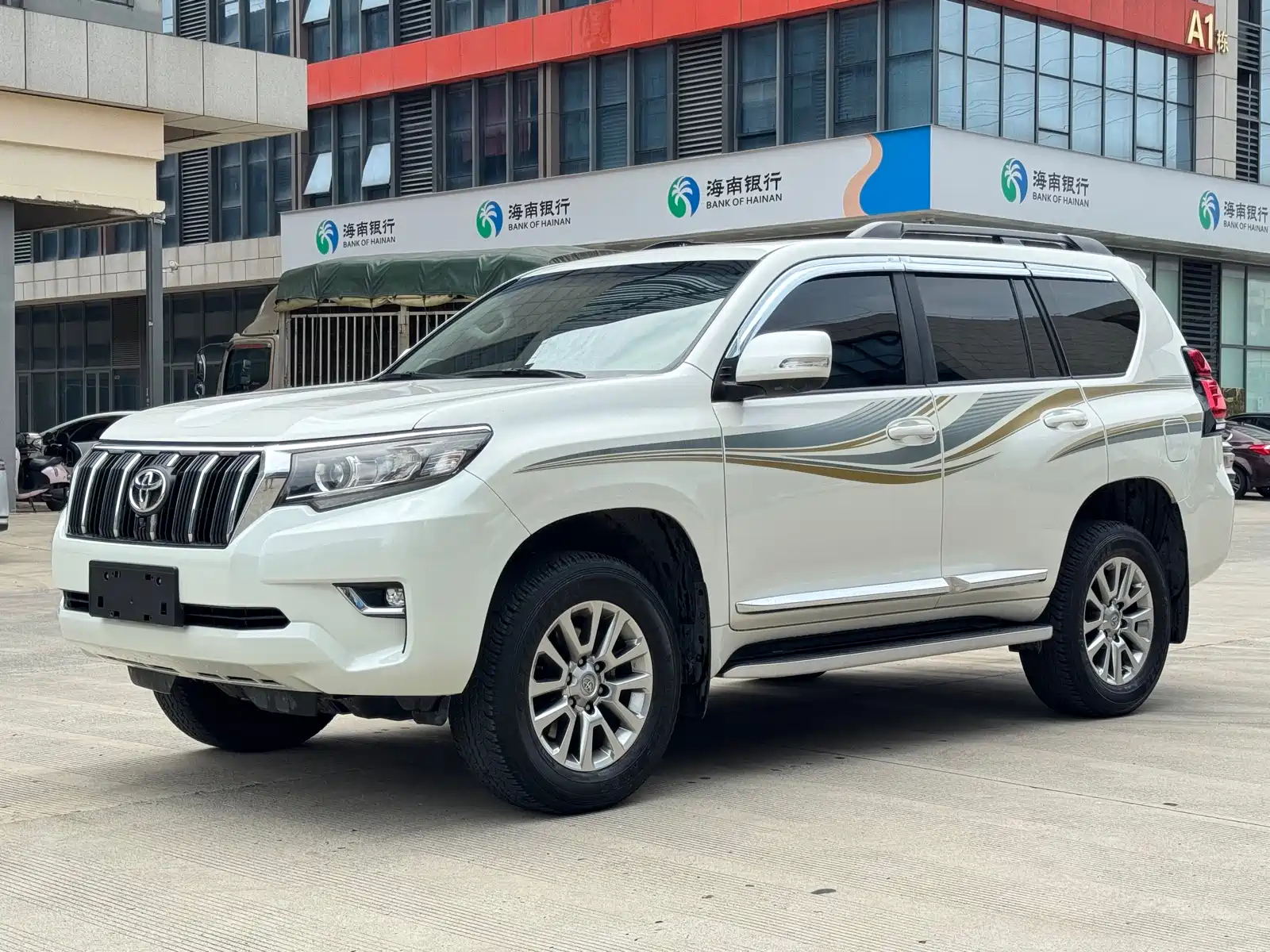 TOYOTA PRADO