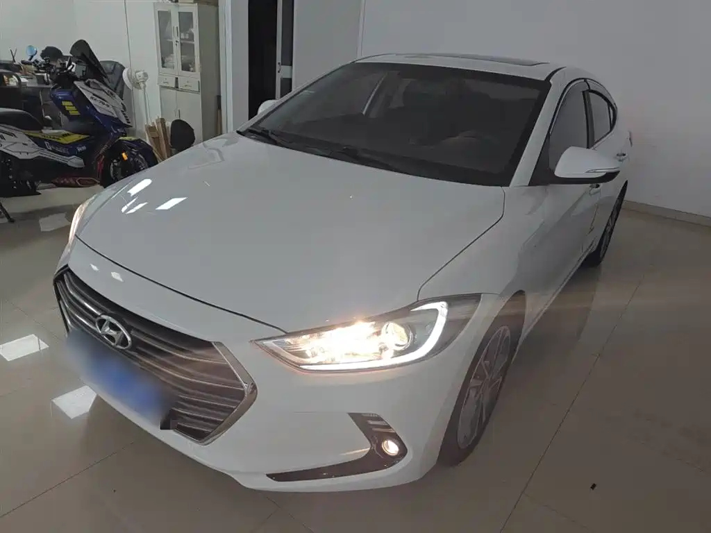 HYUNDAI ELANTRA
