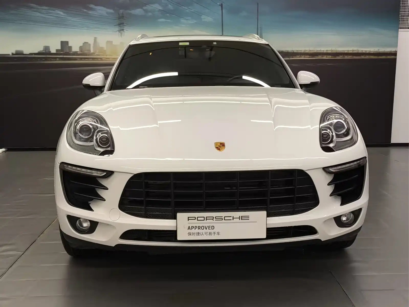 PORSCHE MACAN