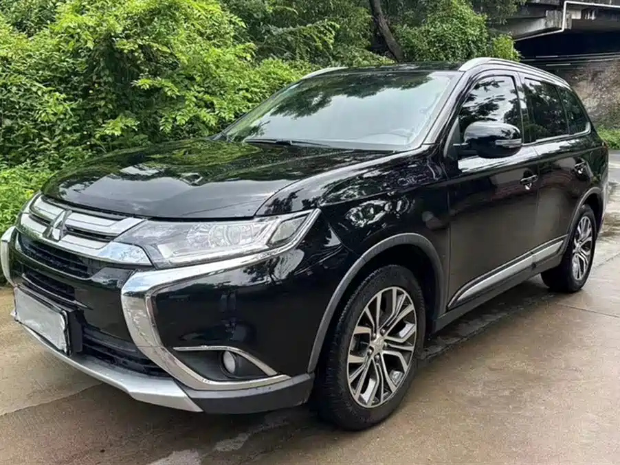 MITSUBISHI OUTLANDER