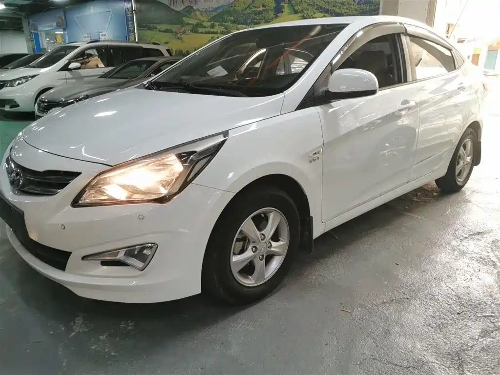 HYUNDAI RENA