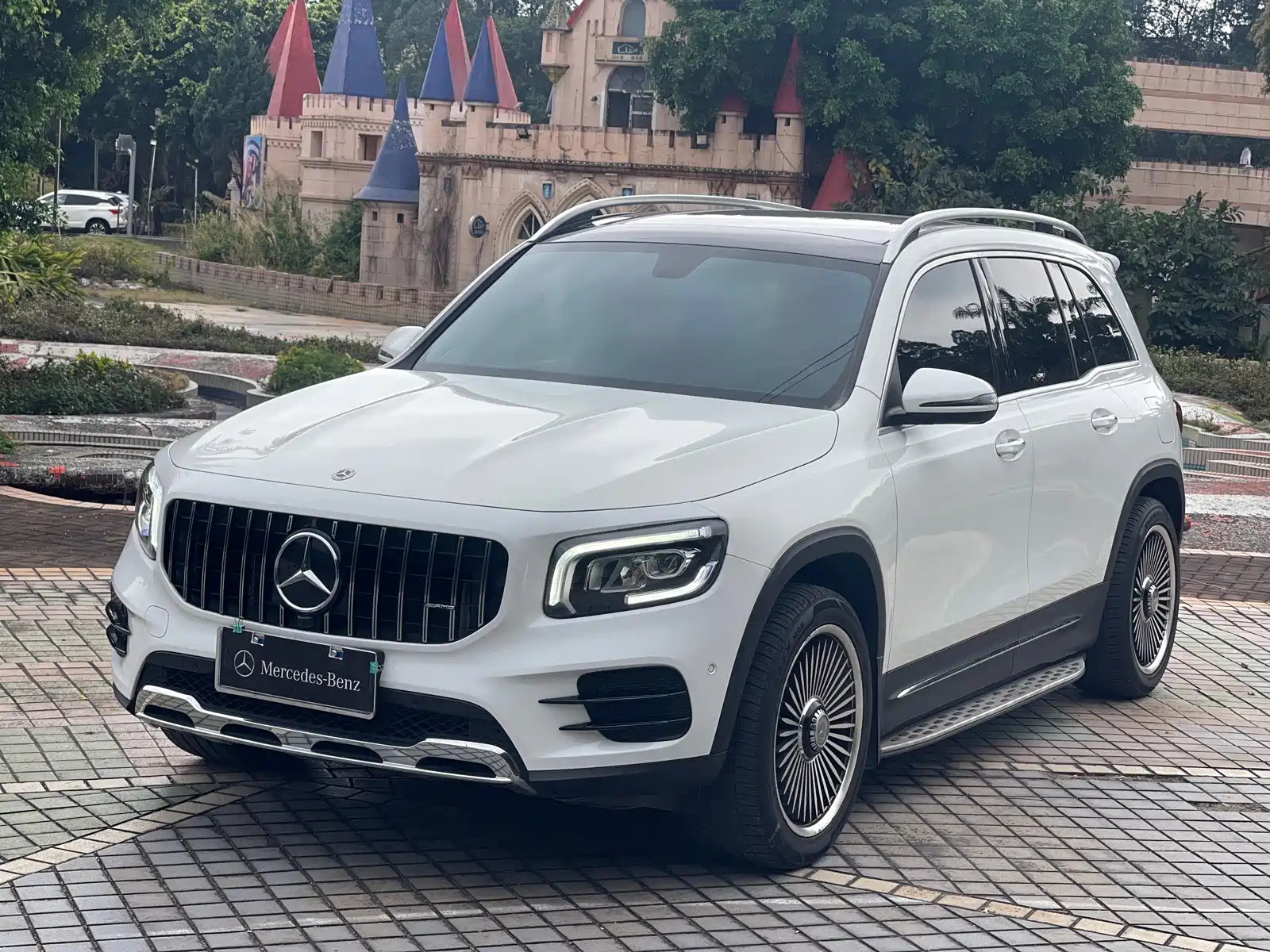 MERCEDES BENZ GLB