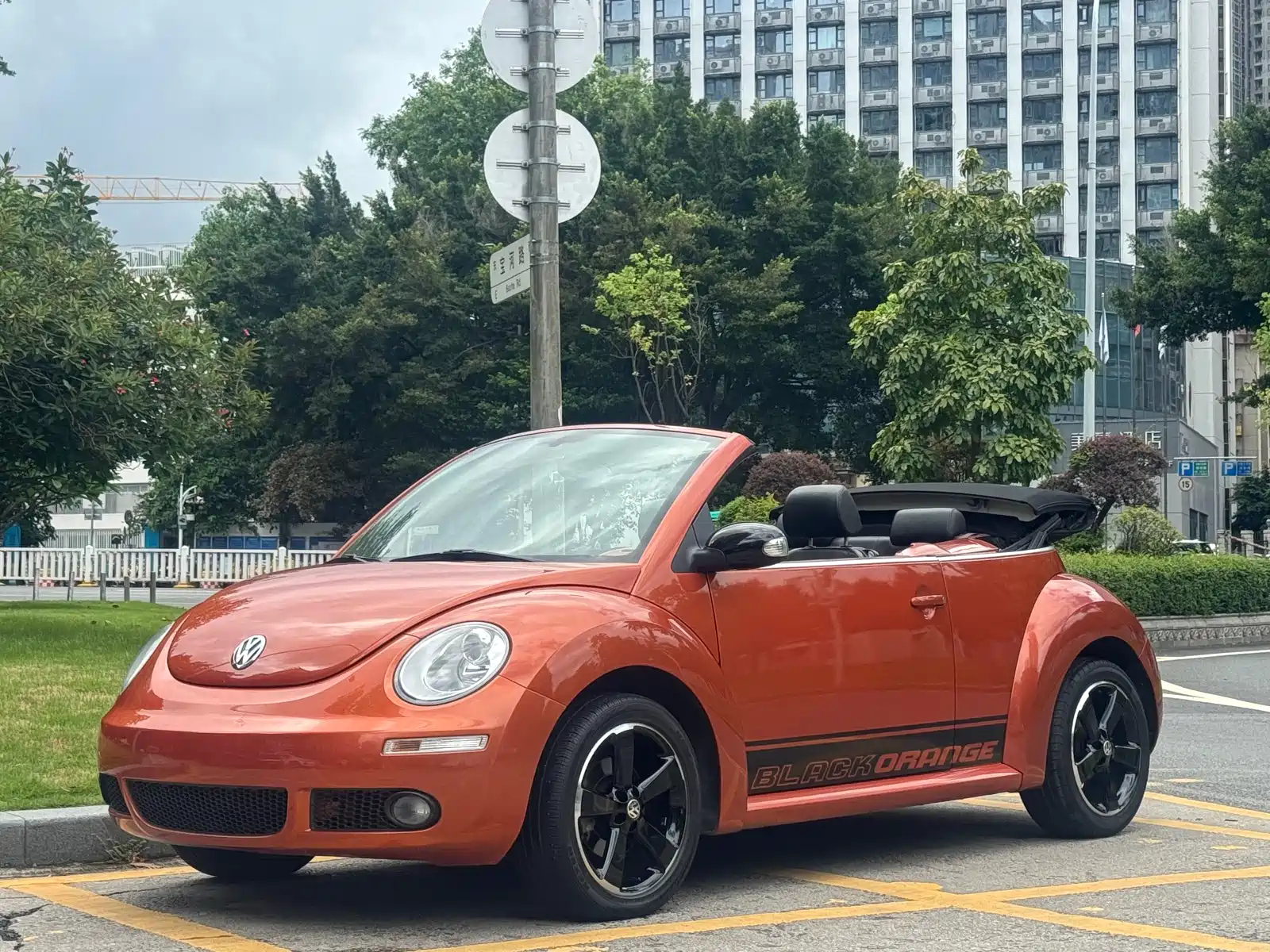VOLKSWAGEN BEETLE