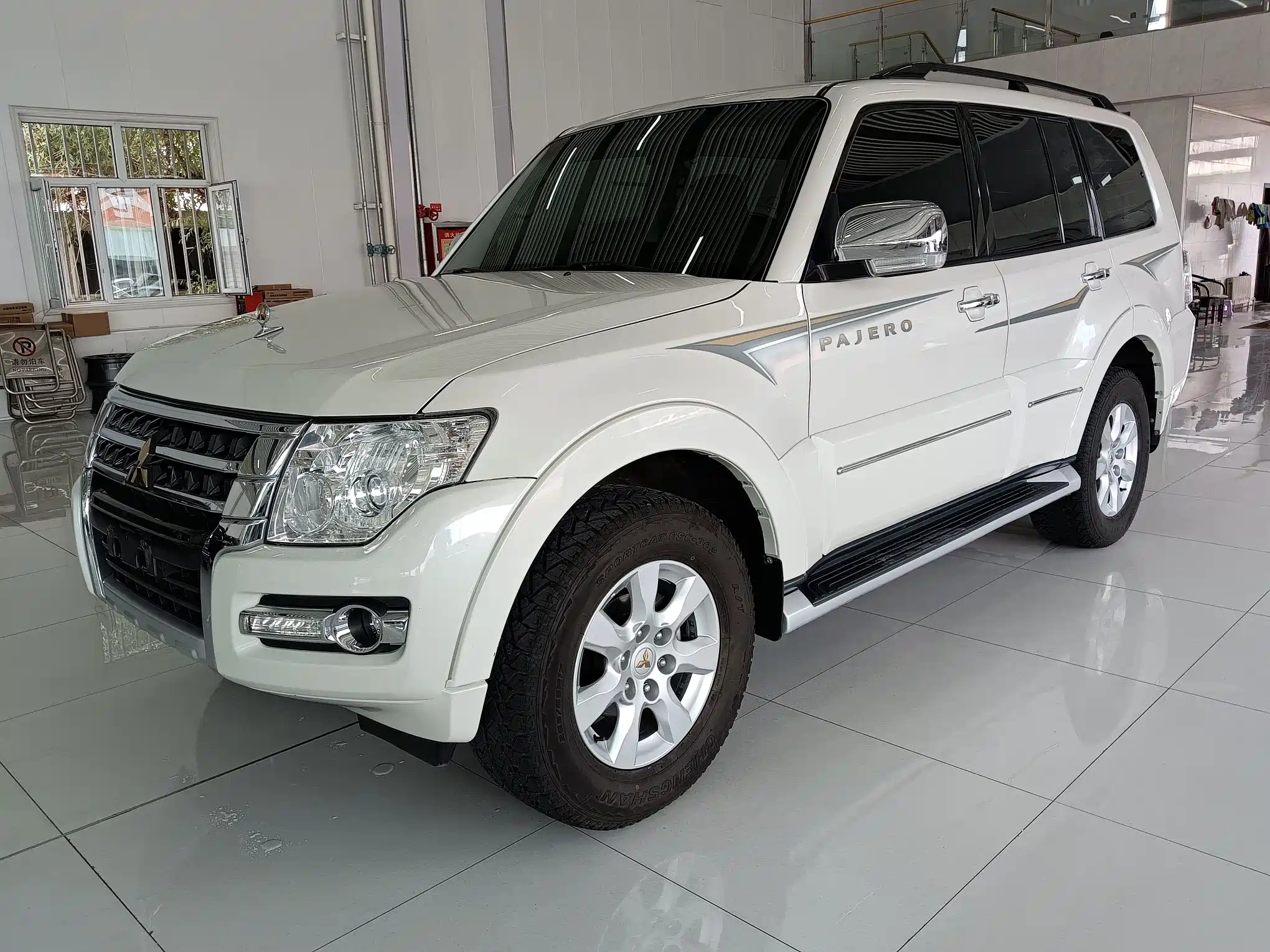 MITSUBISHI PAJERO IMPORT