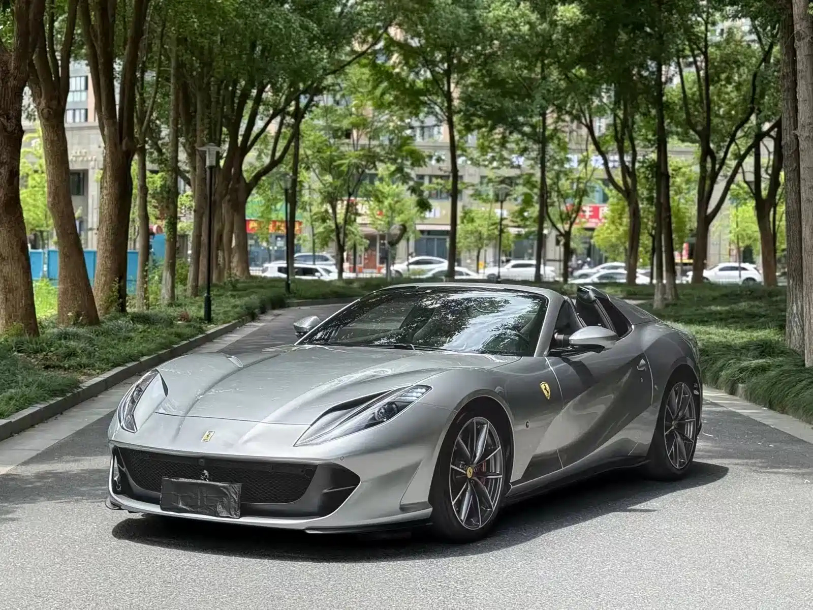 FERRARI 812