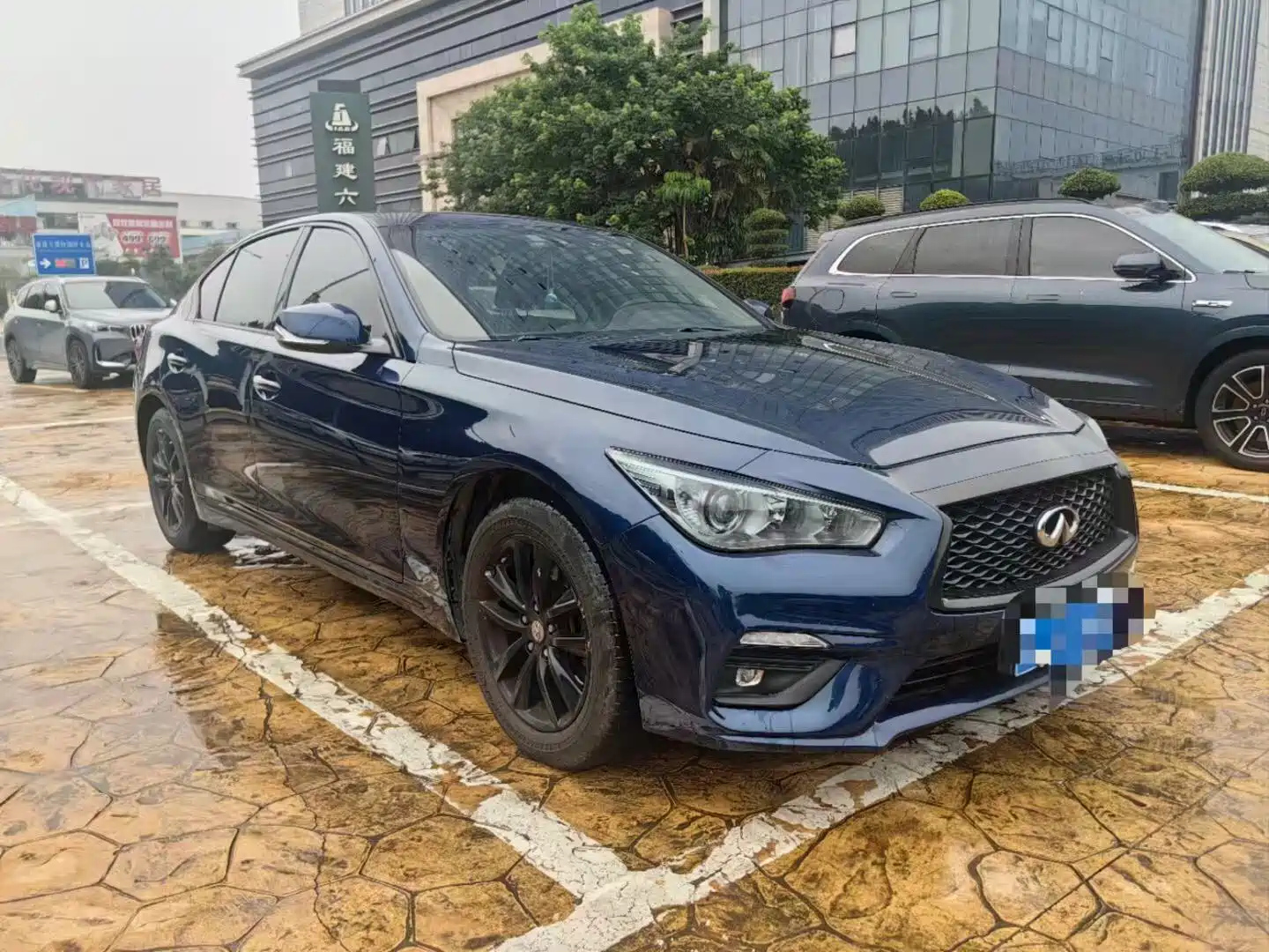 INFINITI Q50L