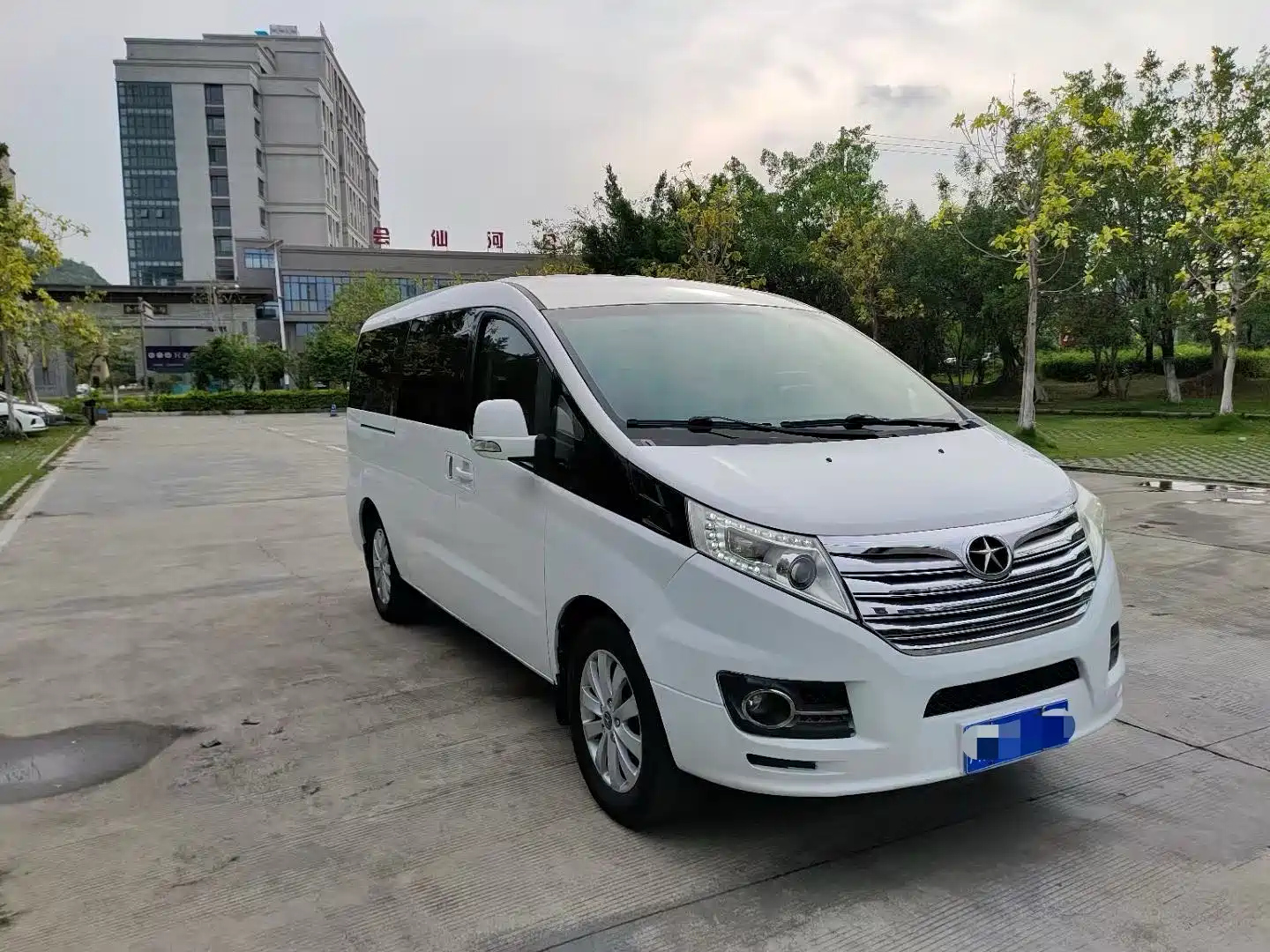 JAC REFINE M5