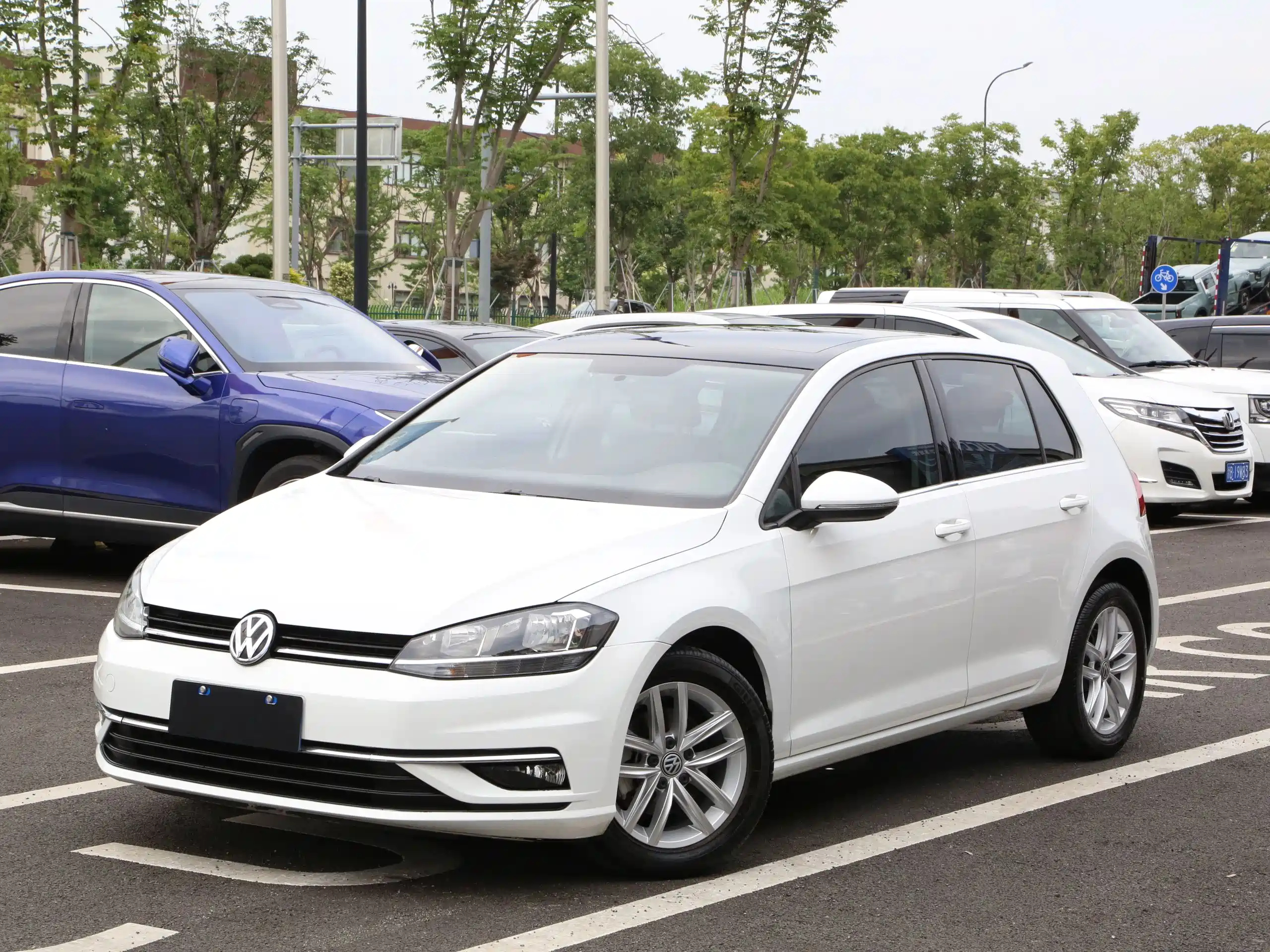 VOLKSWAGEN GOLF