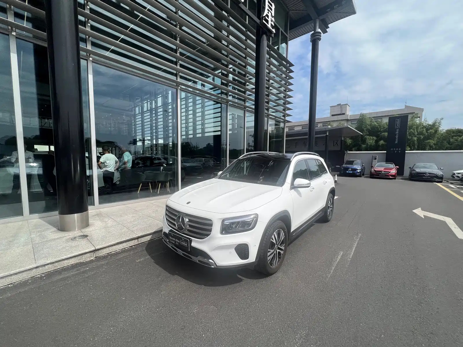 MERCEDES BENZ GLB