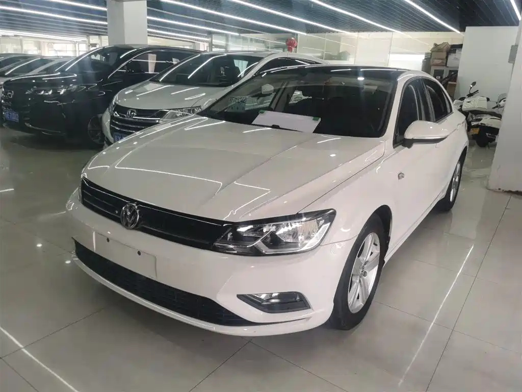 VOLKSWAGEN LAMANDO 2017