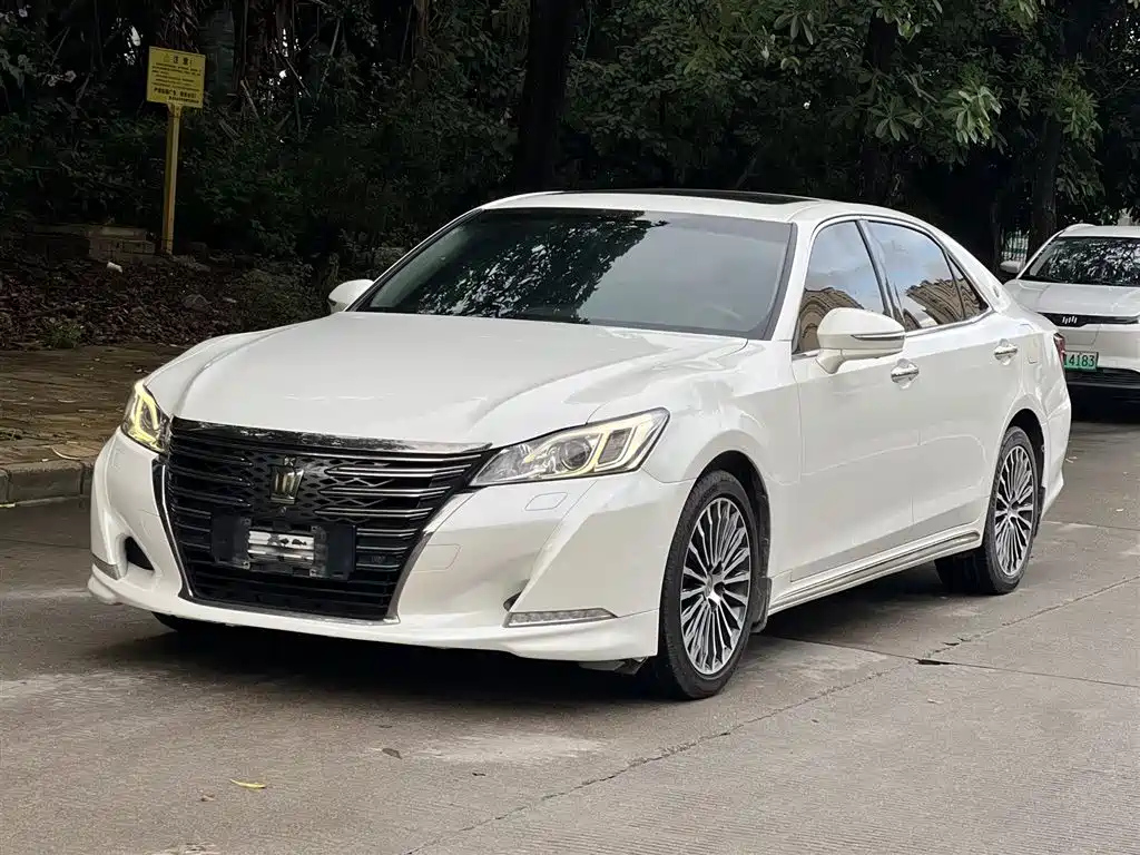 TOYOTA CROWN 2018