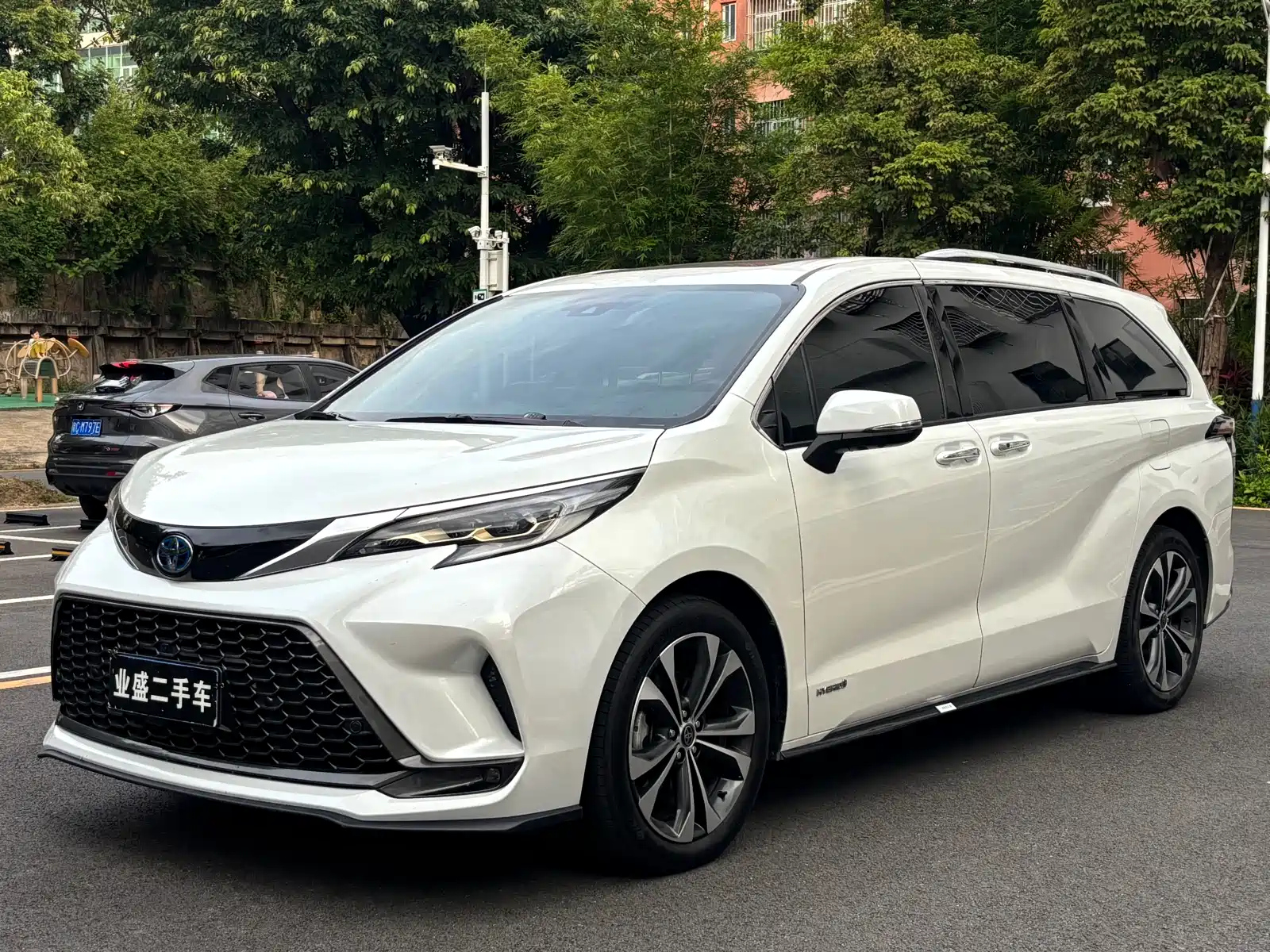 TOYOTA GRANVIA 2023