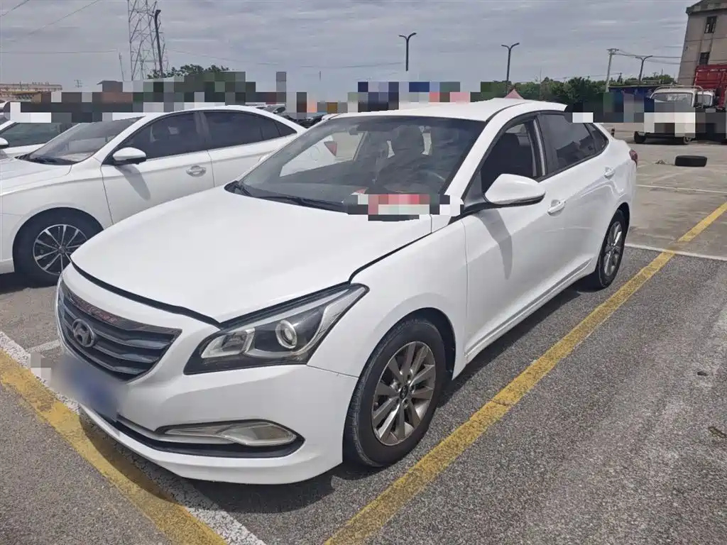 HYUNDAI MISTRA 2014