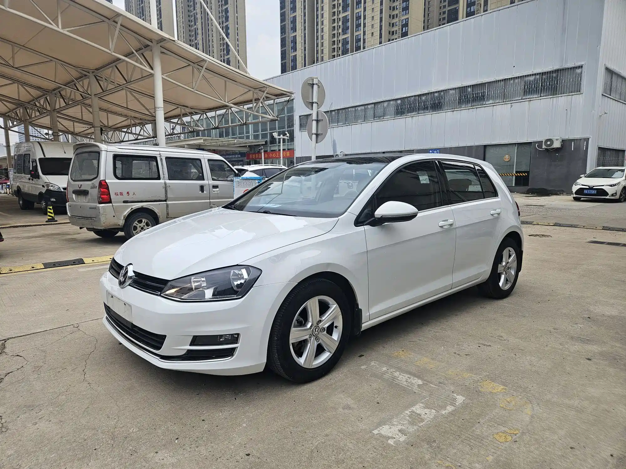 VOLKSWAGEN GOLF 2015