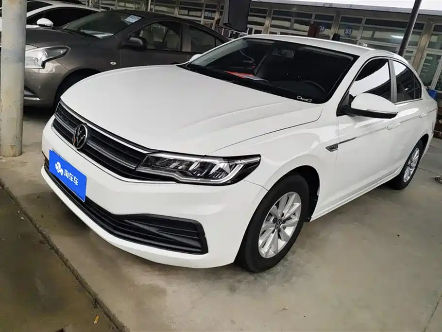 VOLKSWAGEN BORA 2021