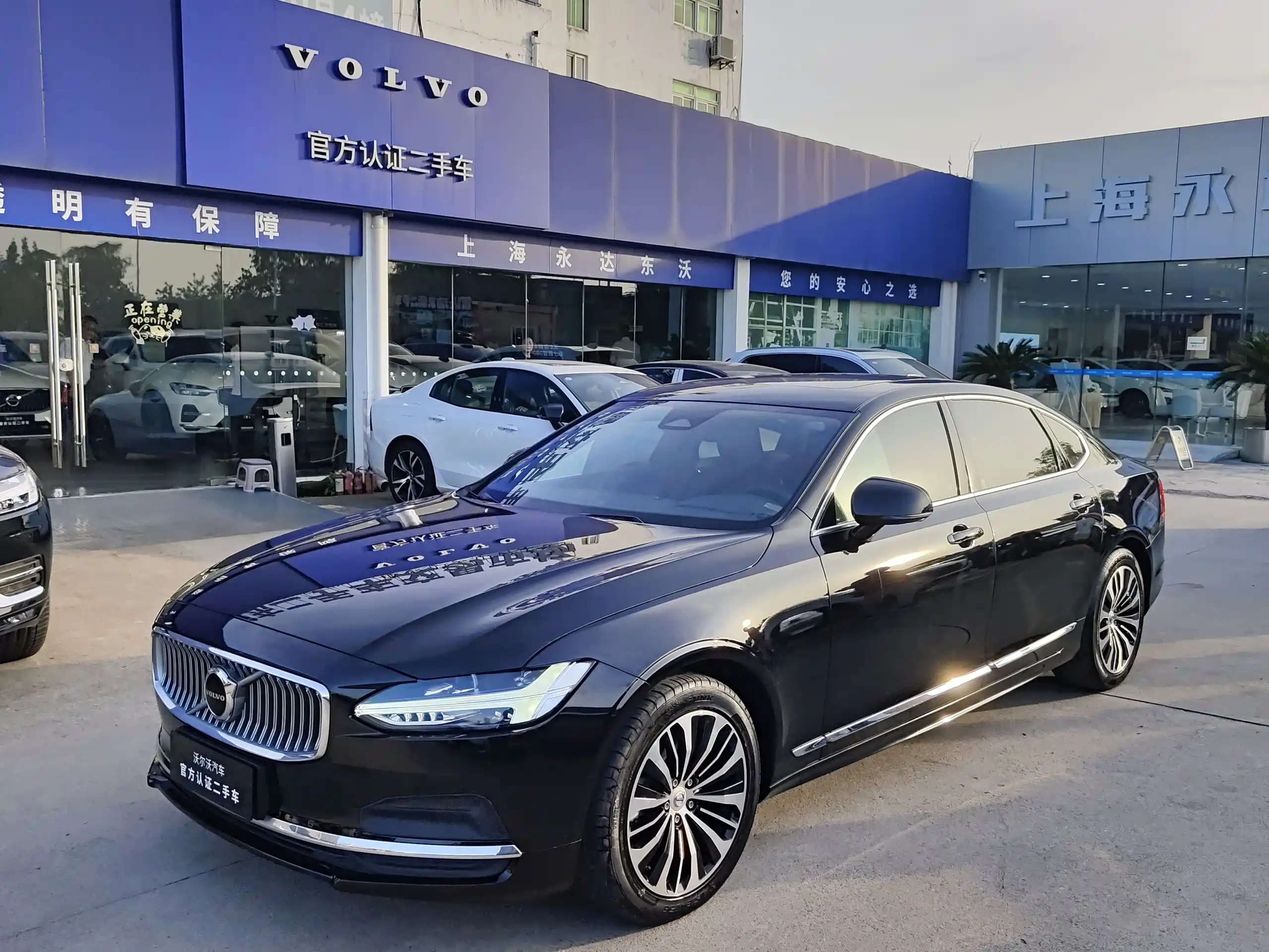 VOLVO S90 2023
