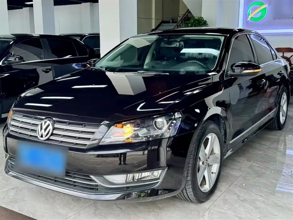 VOLKSWAGEN PASSAT 2013