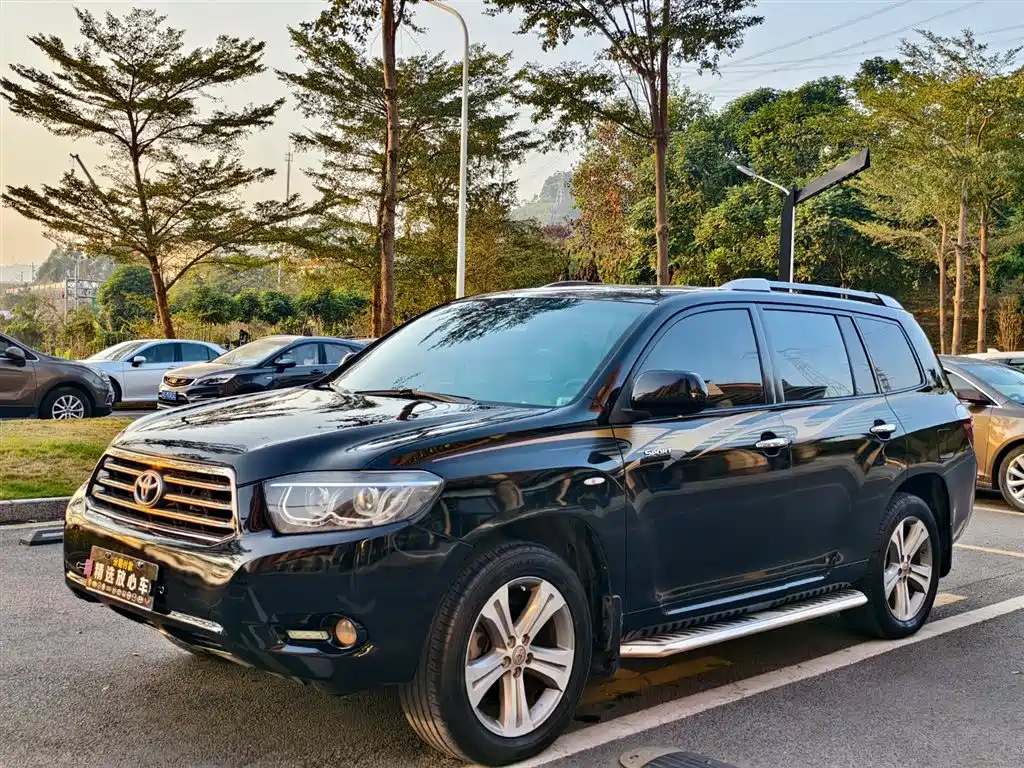 TOYOTA HIGHLANDER 2011