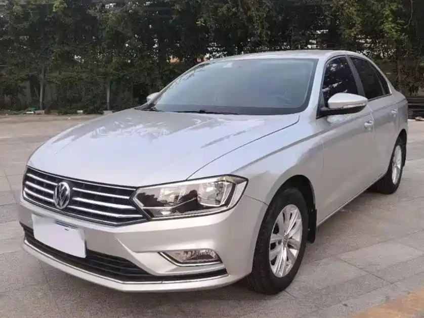 VOLKSWAGEN BORA 2017