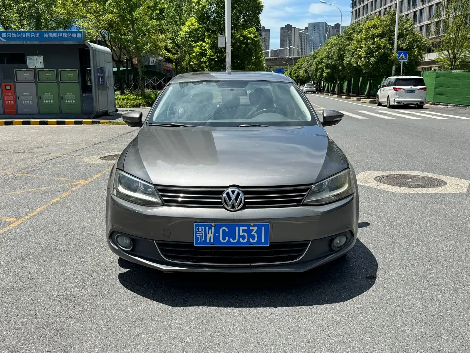 VOLKSWAGEN SAGITAR 2014