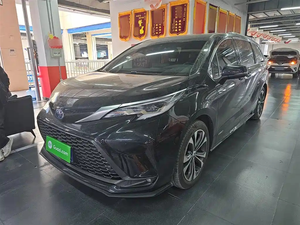 TOYOTA GRANVIA 2022