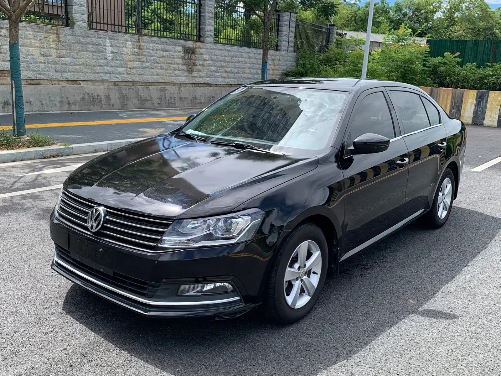 VOLKSWAGEN LAVIDA 2015